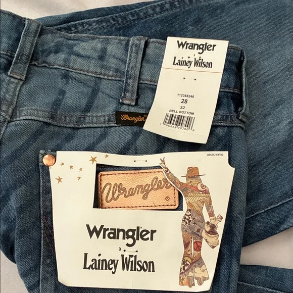 NWT Wrangler x Lainey Wilson collab jeans - Picture 5 of 8